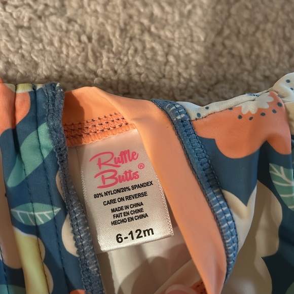 3 Bathing suits - Picture 6 of 9